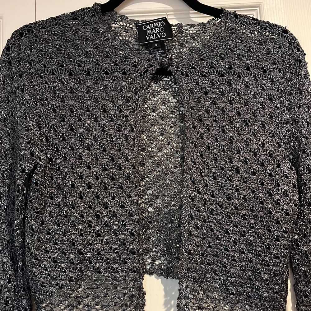 Little sweater with one button on top - Picture 2 of 4